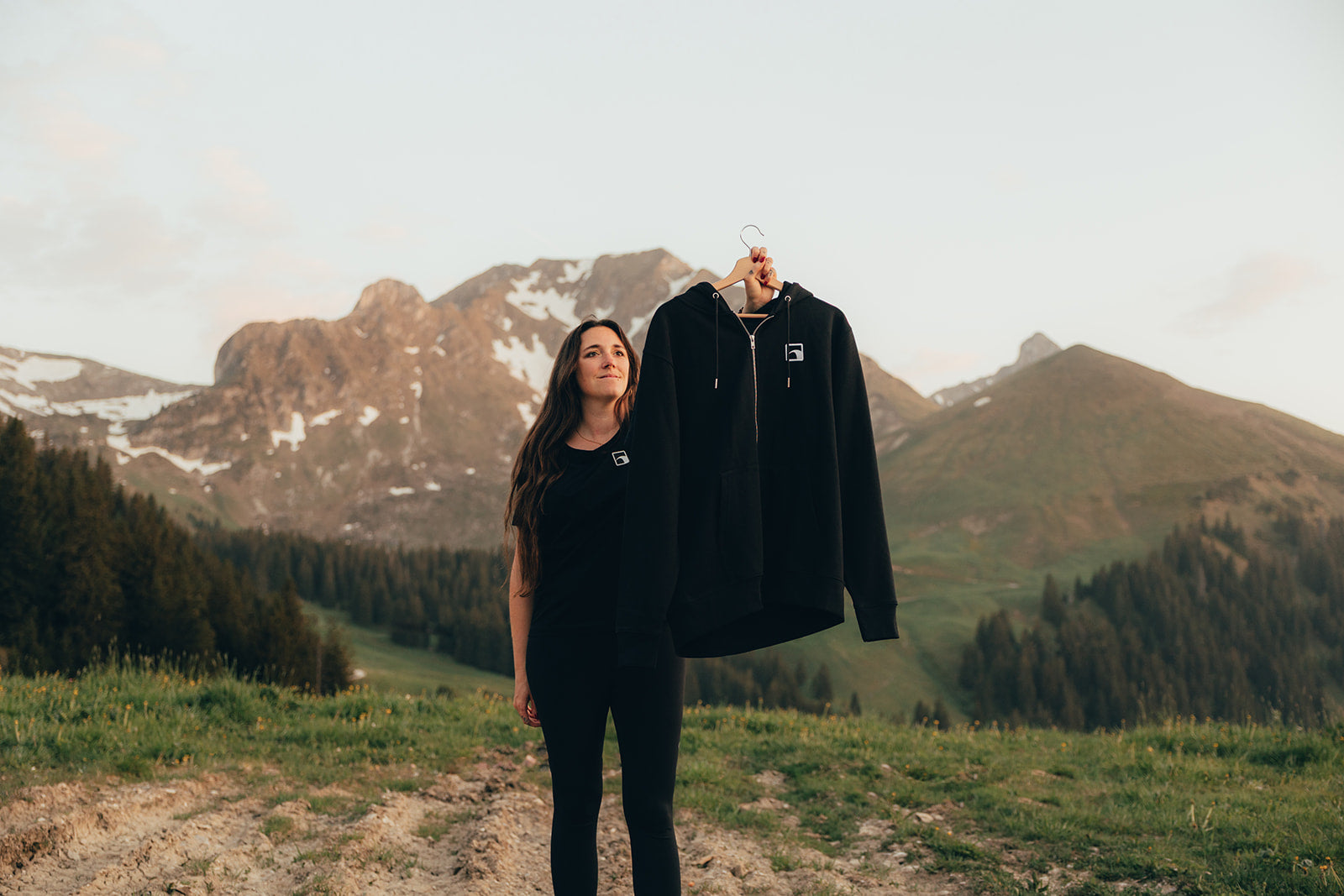 HILLRIDERS – Zip Hoodie