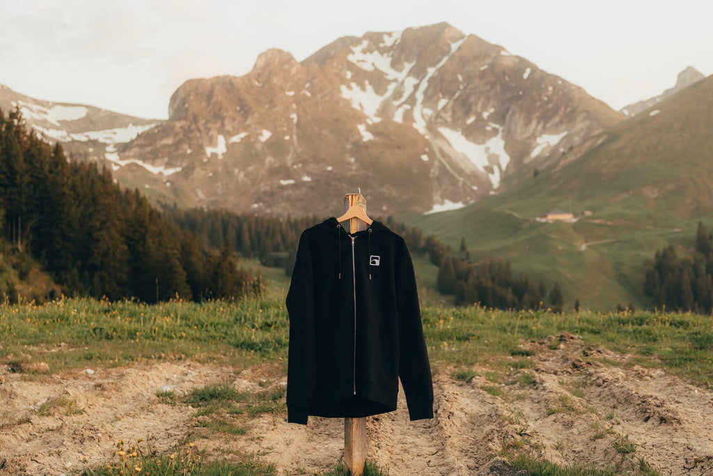 HILLRIDERS – Zip Hoodie